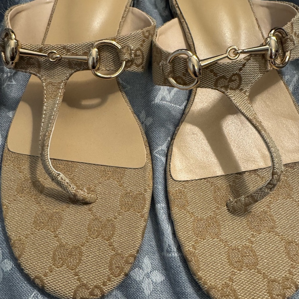 Gucci Tan and Gold Sandals with Horsebit Detail - Picture 2 of 6